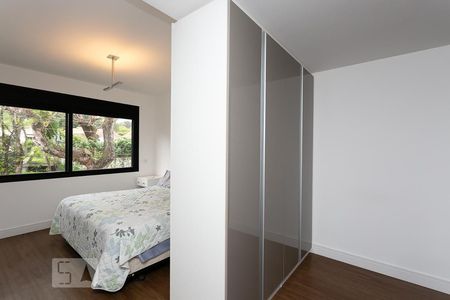 Casa à venda com 496m², 4 quartos e 4 vagas Casa à venda com 496m², 4 quartos e 4 vagasSuíte 2