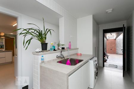 Casa à venda com 496m², 4 quartos e 4 vagas Casa à venda com 496m², 4 quartos e 4 vagasÁrea de Serviço