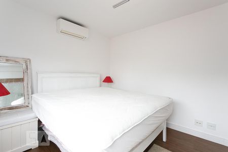 Casa à venda com 496m², 4 quartos e 4 vagas Casa à venda com 496m², 4 quartos e 4 vagasSuíte 4