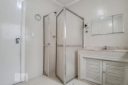 Casa à venda com 190m², 3 quartos e 2 vagas Casa à venda com 190m², 3 quartos e 2 vagasBanheiro