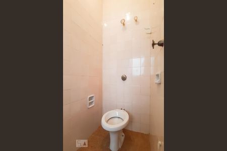 Casa à venda com 190m², 3 quartos e 2 vagas Casa à venda com 190m², 3 quartos e 2 vagasBanheiro de Serviço