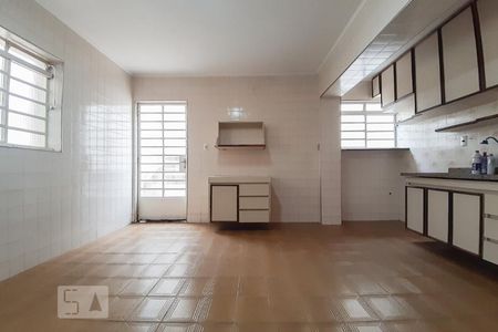 Casa à venda com 190m², 3 quartos e 2 vagas Casa à venda com 190m², 3 quartos e 2 vagasCozinha