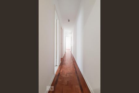 Casa à venda com 190m², 3 quartos e 2 vagas Casa à venda com 190m², 3 quartos e 2 vagasCorredor