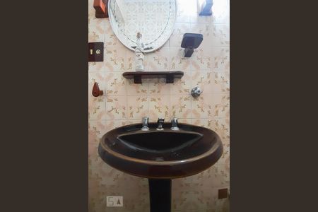 Casa à venda com 190m², 3 quartos e 2 vagas Casa à venda com 190m², 3 quartos e 2 vagasLavabo