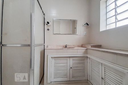 Casa à venda com 190m², 3 quartos e 2 vagas Casa à venda com 190m², 3 quartos e 2 vagasBanheiro