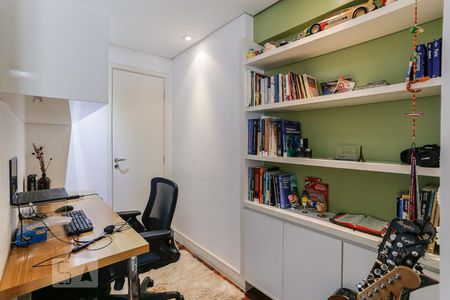 Apartamento à venda com 103m², 2 quartos e 2 vagasEscritório