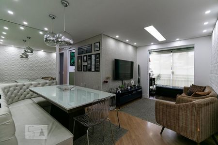 Sala de apartamento à venda com 3 quartos, 65m² em Chácara Seis de Outubro, São Paulo