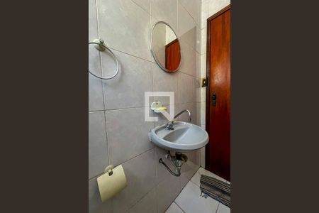 Casa à venda com 182m², 4 quartos e 3 vagasBanheiro Social 2