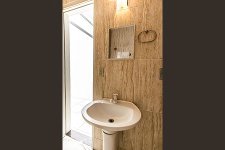 Banheiro de kitnet/studio para alugar com 1 quarto, 27m² em Vila Buarque, São Paulo