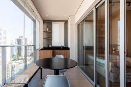 Varanda de kitnet/studio para alugar com 1 quarto, 44m² em Indianópolis, São Paulo