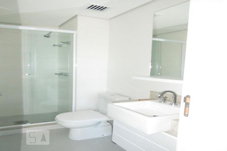 Banheiro de kitnet/studio para alugar com 1 quarto, 38m² em Praia de Belas, Porto Alegre