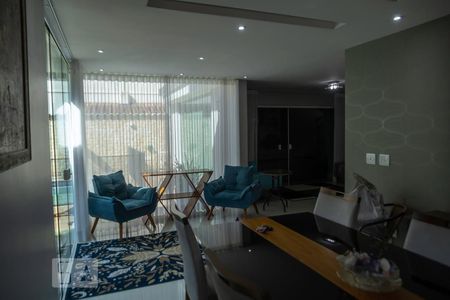 Sala de casa de condomínio à venda com 4 quartos, 500m² em Vargem Pequena, Rio de Janeiro