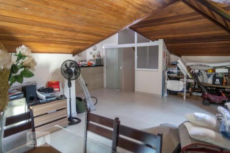 Casa de condomínio à venda com 500m², 4 quartos e 2 vagasSótão