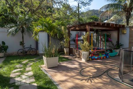 Casa de condomínio à venda com 500m², 4 quartos e 2 vagasÁrea Externa