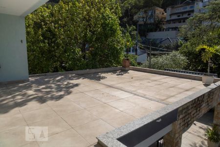 Casa de condomínio à venda com 500m², 4 quartos e 2 vagasVaranda