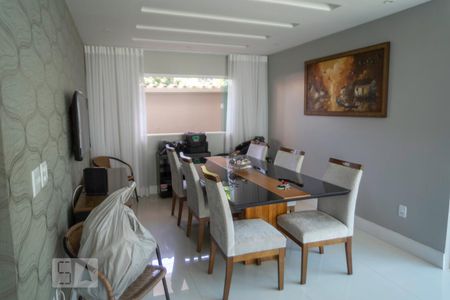 Sala de casa de condomínio à venda com 4 quartos, 500m² em Vargem Pequena, Rio de Janeiro