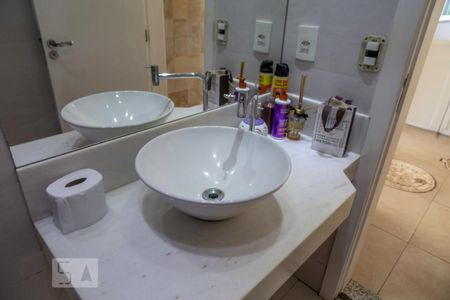 Casa de condomínio à venda com 500m², 4 quartos e 2 vagasBanheiro da Área Externa