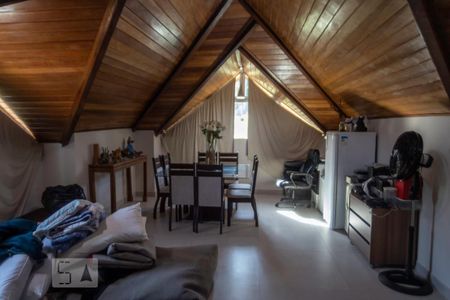 Casa de condomínio à venda com 500m², 4 quartos e 2 vagasSótão