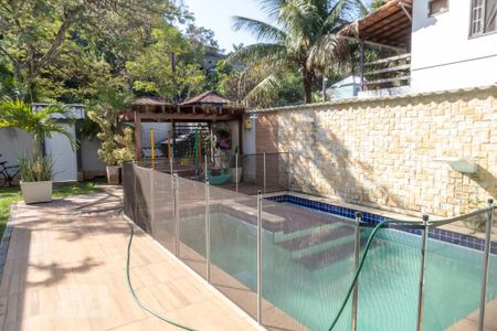 Casa de condomínio à venda com 500m², 4 quartos e 2 vagasÁrea Externa