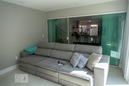 Sala de estar de casa de condomínio à venda com 4 quartos, 500m² em Vargem Pequena, Rio de Janeiro