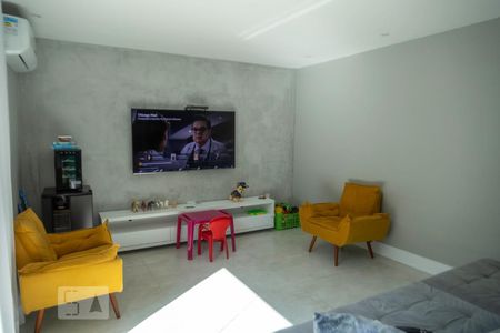Sala de estar de casa de condomínio à venda com 4 quartos, 500m² em Vargem Pequena, Rio de Janeiro