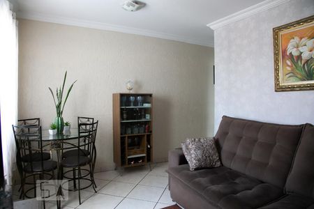Sala de apartamento à venda com 3 quartos, 73m² em Vila Carmosina, São Paulo