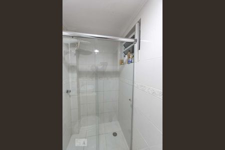 Banheiro de apartamento à venda com 1 quarto, 50m² em Azenha, Porto Alegre