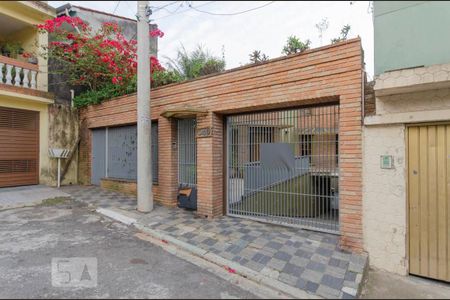 Casa à venda com 313m², 3 quartos e 3 vagas Casa à venda com 313m², 3 quartos e 3 vagasFachada