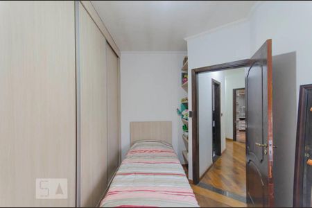Casa à venda com 313m², 3 quartos e 3 vagas Casa à venda com 313m², 3 quartos e 3 vagasQuarto 2