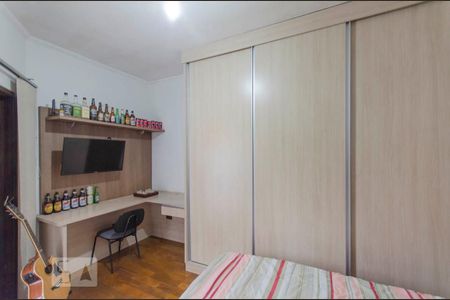 Casa à venda com 313m², 3 quartos e 3 vagas Casa à venda com 313m², 3 quartos e 3 vagasQuarto 2