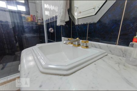 Casa à venda com 313m², 3 quartos e 3 vagas Casa à venda com 313m², 3 quartos e 3 vagasBanheiro