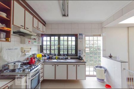 Casa à venda com 313m², 3 quartos e 3 vagas Casa à venda com 313m², 3 quartos e 3 vagasCozinha