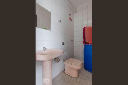 Casa à venda com 313m², 3 quartos e 3 vagas Casa à venda com 313m², 3 quartos e 3 vagasLavabo 2