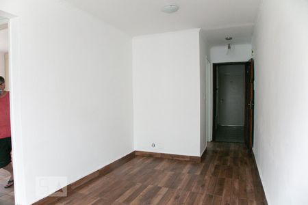 Sala de apartamento à venda com 2 quartos, 48m² em Vila Carmosina, São Paulo