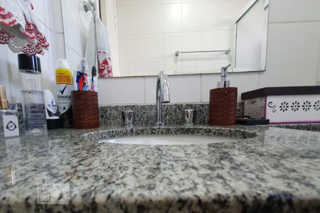 Apartamento à venda com 53m², 2 quartos e 1 vaga Apartamento à venda com 53m², 2 quartos e 1 vagaDetalhe Pia Banheiro