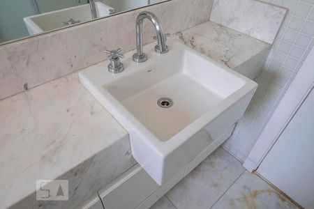 Apartamento para alugar com 156m², 3 quartos e 4 vagasSuíte 1 - Banheiro