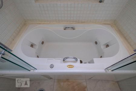 Apartamento para alugar com 156m², 3 quartos e 4 vagasSuíte 1 - Banheiro