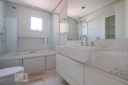 Apartamento para alugar com 156m², 3 quartos e 4 vagasSuíte 1 - Banheiro