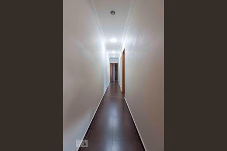 Casa à venda com 180m², 3 quartos e 2 vagasCorredor