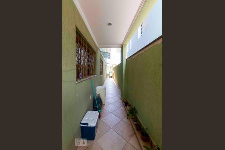 Casa à venda com 180m², 3 quartos e 2 vagasCorredor Externo