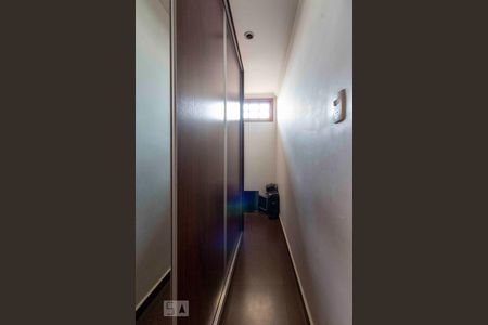 Casa à venda com 180m², 3 quartos e 2 vagasCloset Quarto 1 - Suite