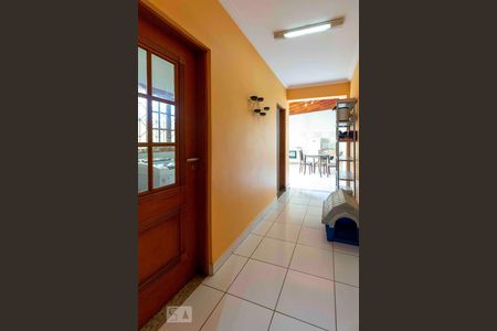 Casa à venda com 180m², 3 quartos e 2 vagasCorredor