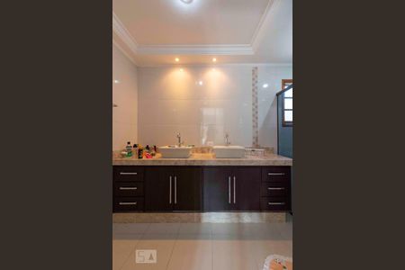 Casa à venda com 180m², 3 quartos e 2 vagasBanheiro Quarto 1 - Suite