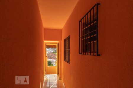 Casa para alugar com 90m², 2 quartos e 2 vagas Casa para alugar com 90m², 2 quartos e 2 vagasCorredor lateral externo