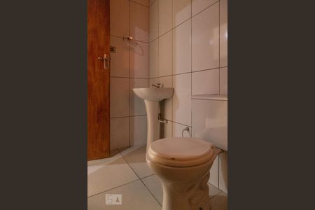 Casa para alugar com 90m², 2 quartos e 2 vagas Casa para alugar com 90m², 2 quartos e 2 vagasBanheiro da Suíte