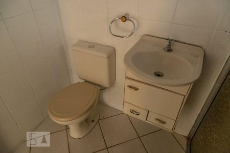 Casa para alugar com 90m², 2 quartos e 2 vagas Casa para alugar com 90m², 2 quartos e 2 vagasBanheiro