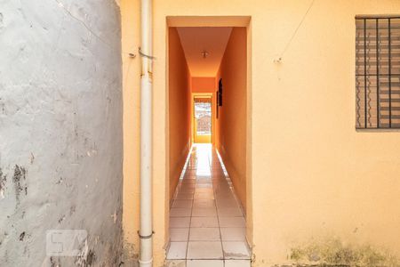 Casa para alugar com 90m², 2 quartos e 2 vagas Casa para alugar com 90m², 2 quartos e 2 vagasCorredor lateral externo