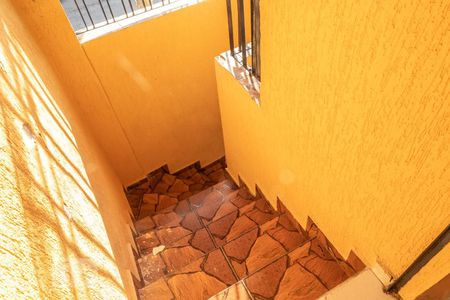 Casa para alugar com 90m², 2 quartos e 2 vagas Casa para alugar com 90m², 2 quartos e 2 vagasEscada