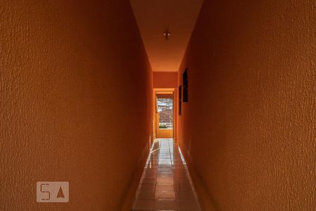 Casa para alugar com 90m², 2 quartos e 2 vagas Casa para alugar com 90m², 2 quartos e 2 vagasCorredor lateral externo