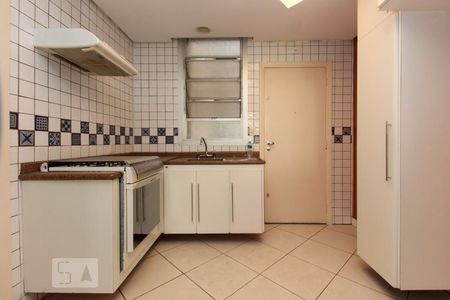 Apartamento para alugar com 120m², 2 quartos e 2 vagasCozinha